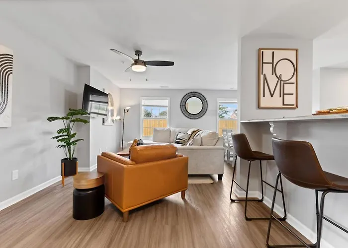 New Luxe Apt 3Br Downtown Fay Unit B