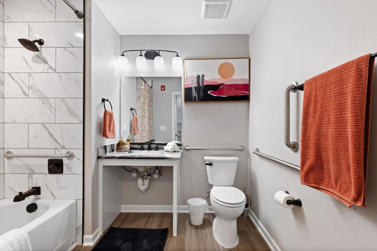 New Luxe 3br Downtown Fay Unit B