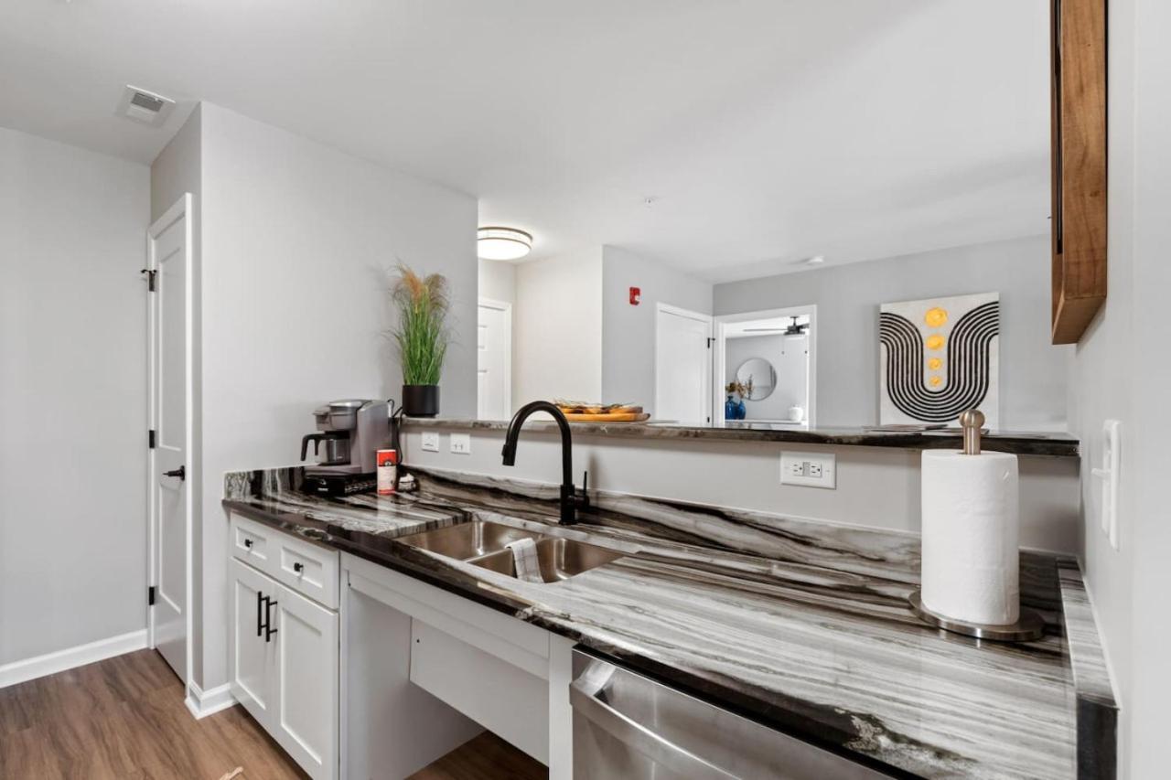 New Luxe 3br Downtown Fay Unit B
